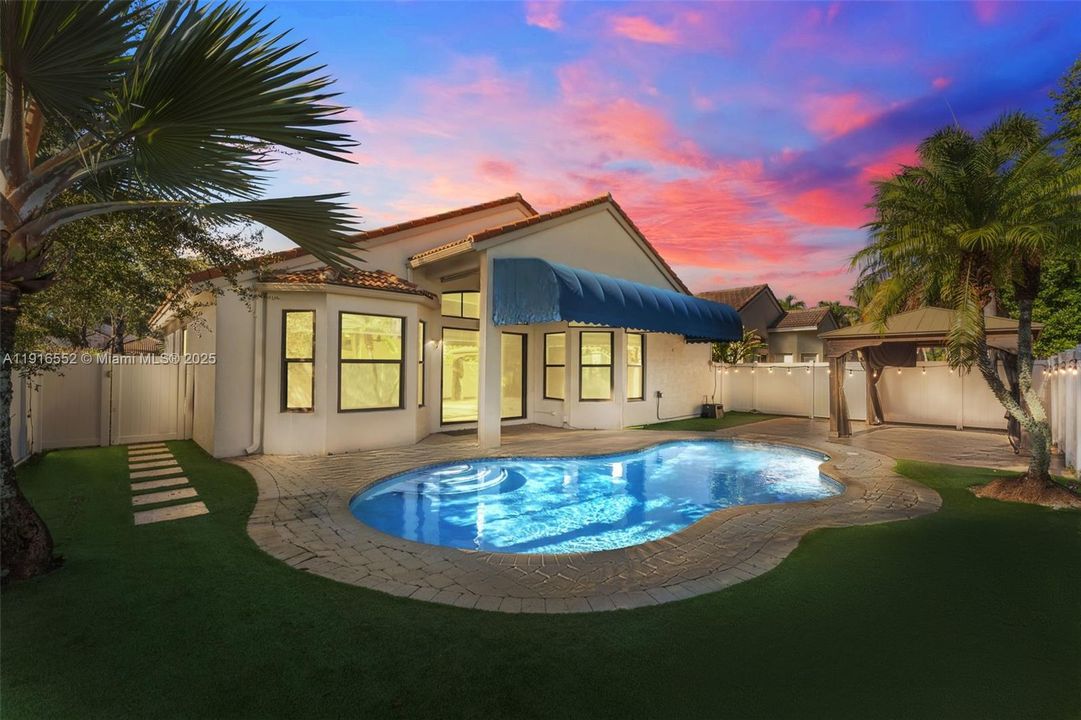 Под контрактом: $750,000 (3 спален, 2 ванн, 1905 Квадратных фут)