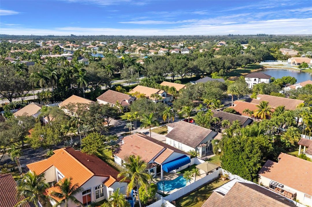 Под контрактом: $750,000 (3 спален, 2 ванн, 1905 Квадратных фут)