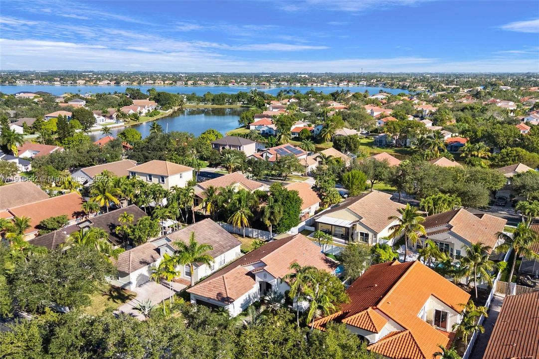 Под контрактом: $750,000 (3 спален, 2 ванн, 1905 Квадратных фут)