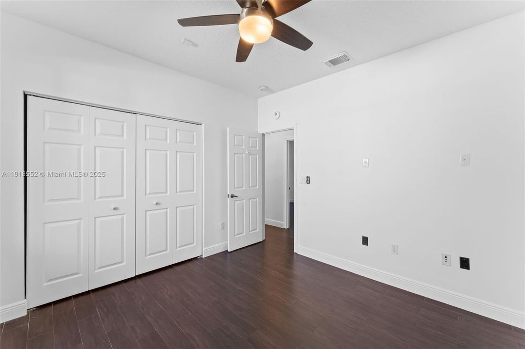 Под контрактом: $750,000 (3 спален, 2 ванн, 1905 Квадратных фут)