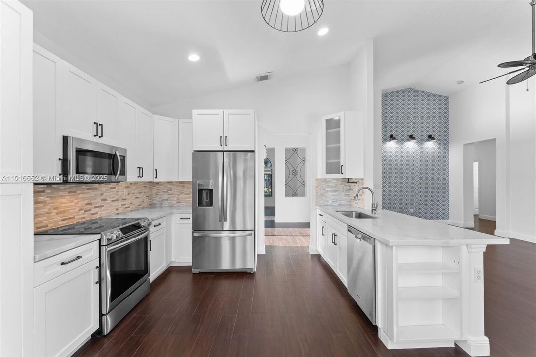 Под контрактом: $750,000 (3 спален, 2 ванн, 1905 Квадратных фут)