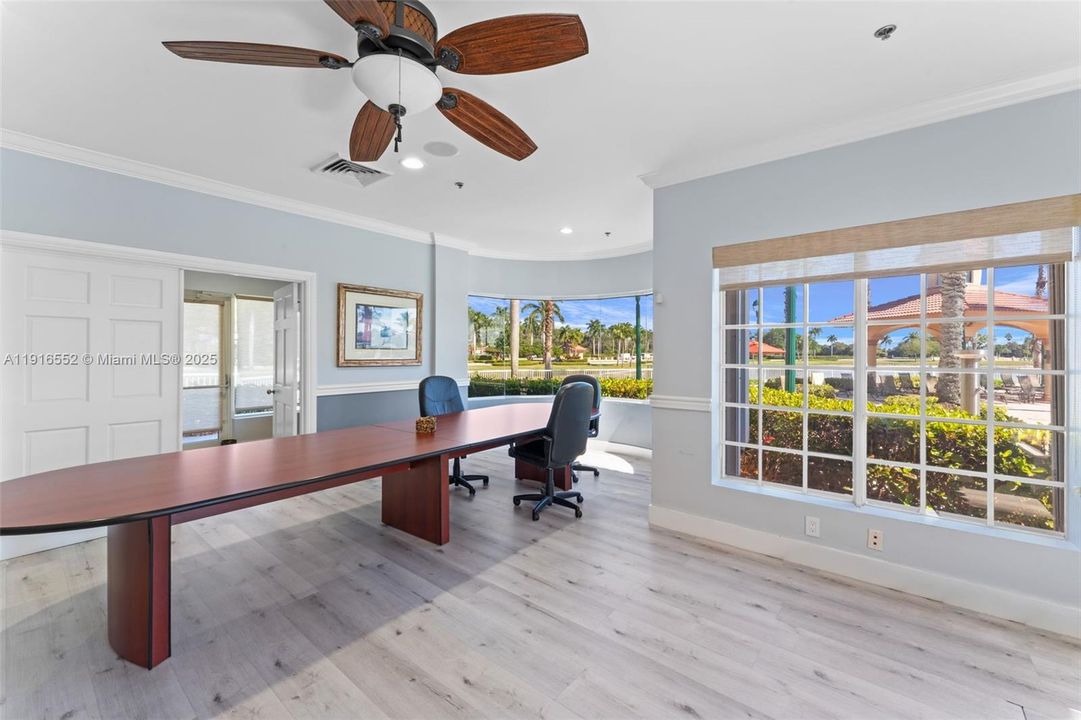 Под контрактом: $750,000 (3 спален, 2 ванн, 1905 Квадратных фут)