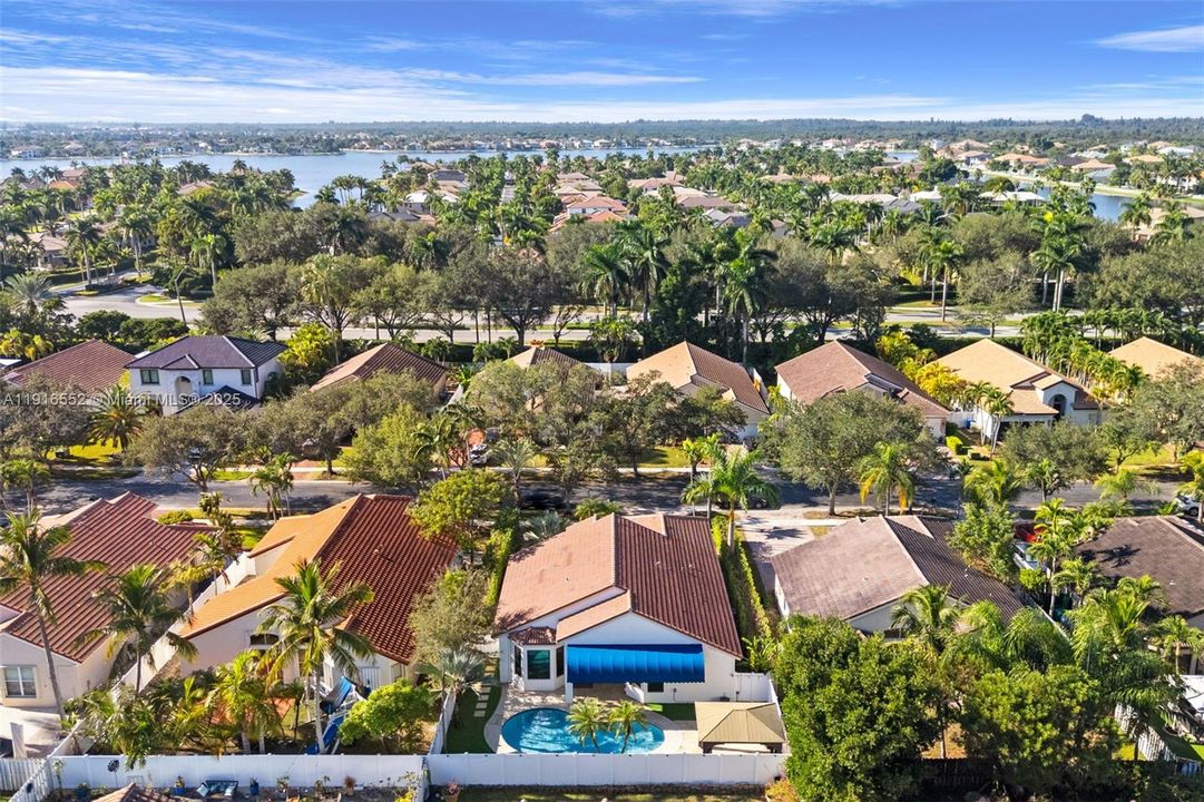 Под контрактом: $750,000 (3 спален, 2 ванн, 1905 Квадратных фут)