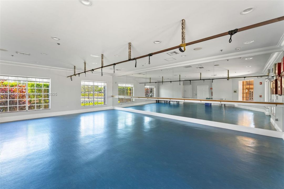 Под контрактом: $750,000 (3 спален, 2 ванн, 1905 Квадратных фут)