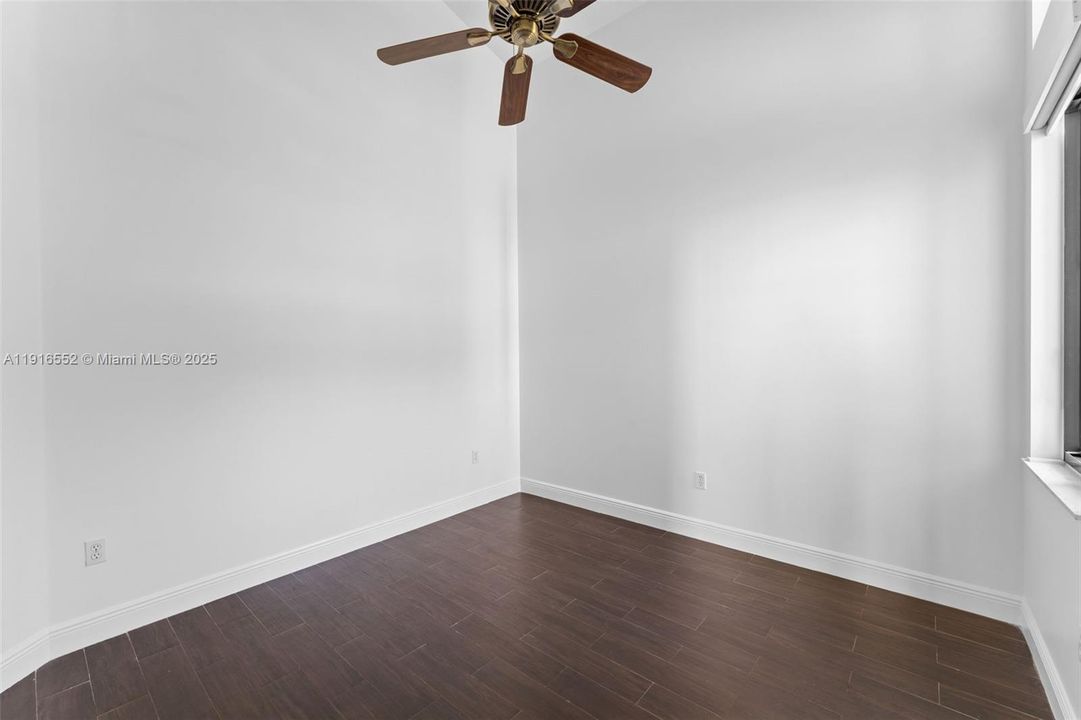 Под контрактом: $750,000 (3 спален, 2 ванн, 1905 Квадратных фут)