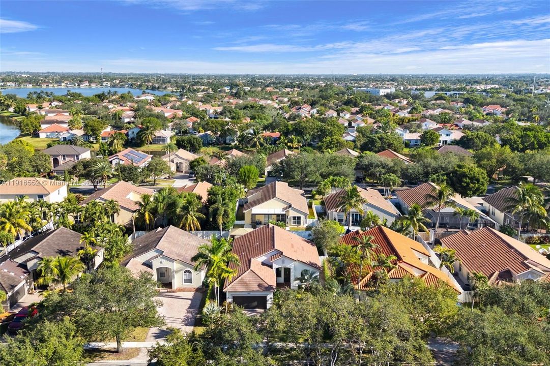 Под контрактом: $750,000 (3 спален, 2 ванн, 1905 Квадратных фут)