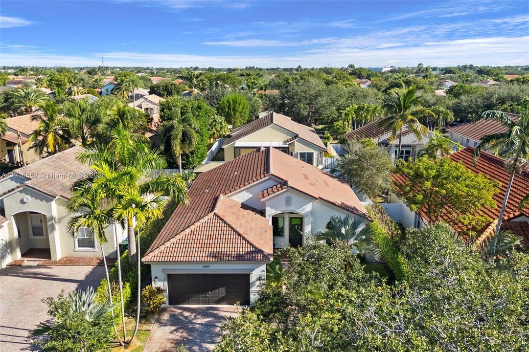 Под контрактом: $750,000 (3 спален, 2 ванн, 1905 Квадратных фут)