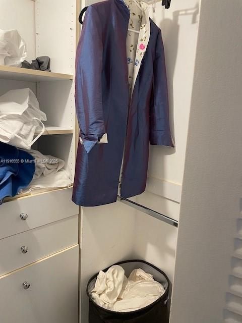 待售: $330,000 (1 贝兹, 1 浴室, 1104 平方英尺)