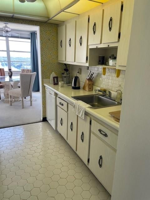 待售: $330,000 (1 贝兹, 1 浴室, 1104 平方英尺)