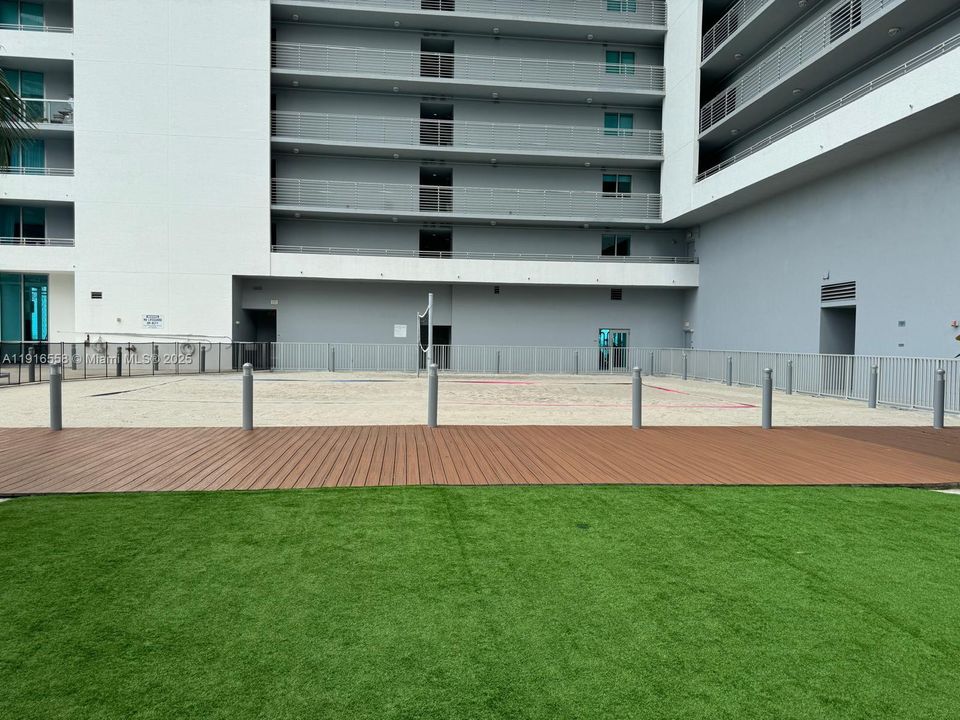 В аренду: $4,500 (2 спален, 2 ванн, 1315 Квадратных фут)