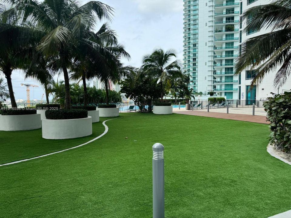 В аренду: $4,500 (2 спален, 2 ванн, 1315 Квадратных фут)