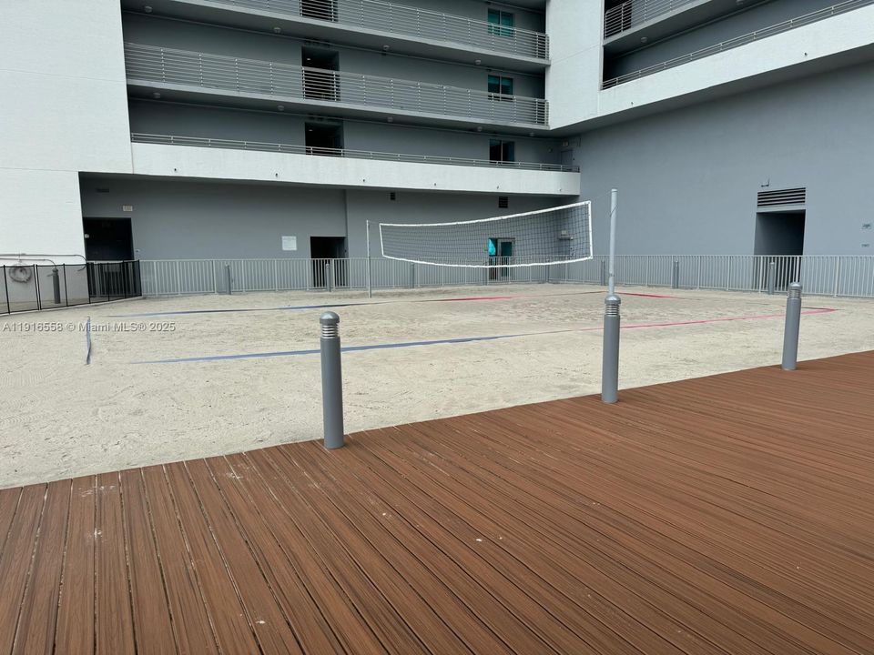 В аренду: $4,500 (2 спален, 2 ванн, 1315 Квадратных фут)