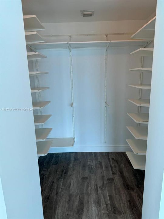 В аренду: $4,500 (2 спален, 2 ванн, 1315 Квадратных фут)