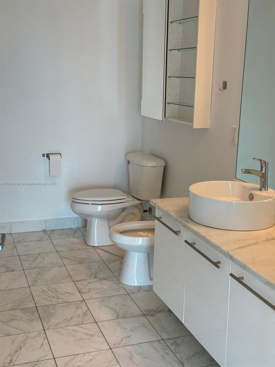 В аренду: $4,500 (2 спален, 2 ванн, 1315 Квадратных фут)