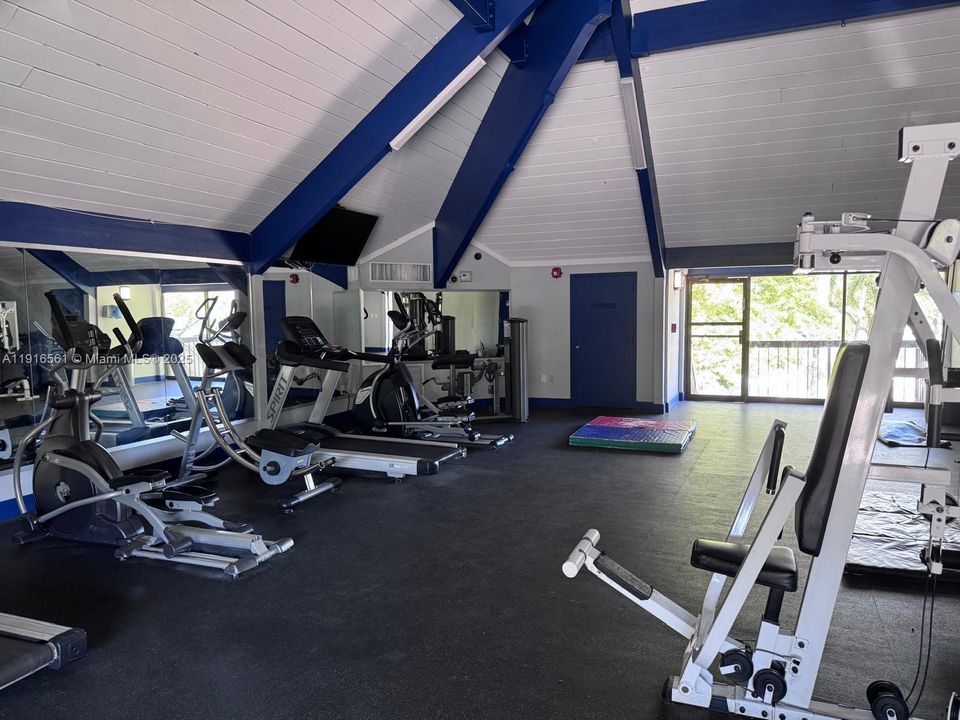 待售: $195,000 (1 贝兹, 1 浴室, 782 平方英尺)