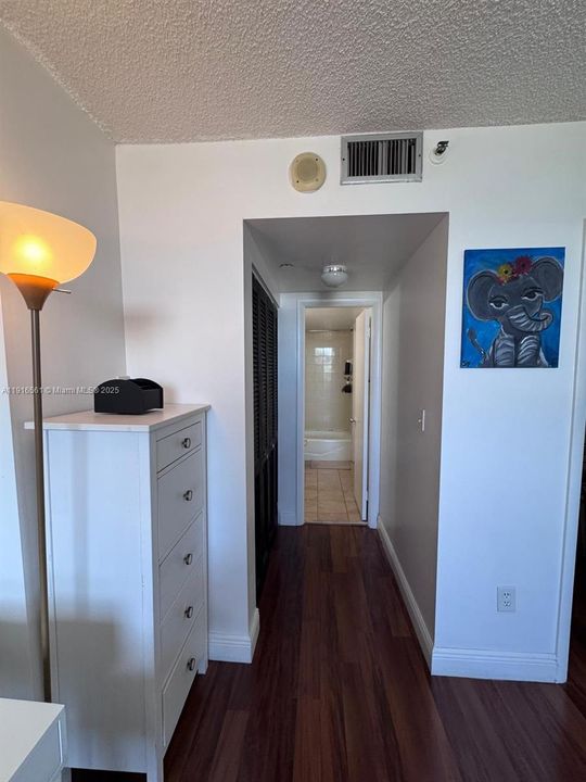 待售: $195,000 (1 贝兹, 1 浴室, 782 平方英尺)