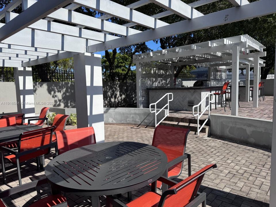 待售: $195,000 (1 贝兹, 1 浴室, 782 平方英尺)