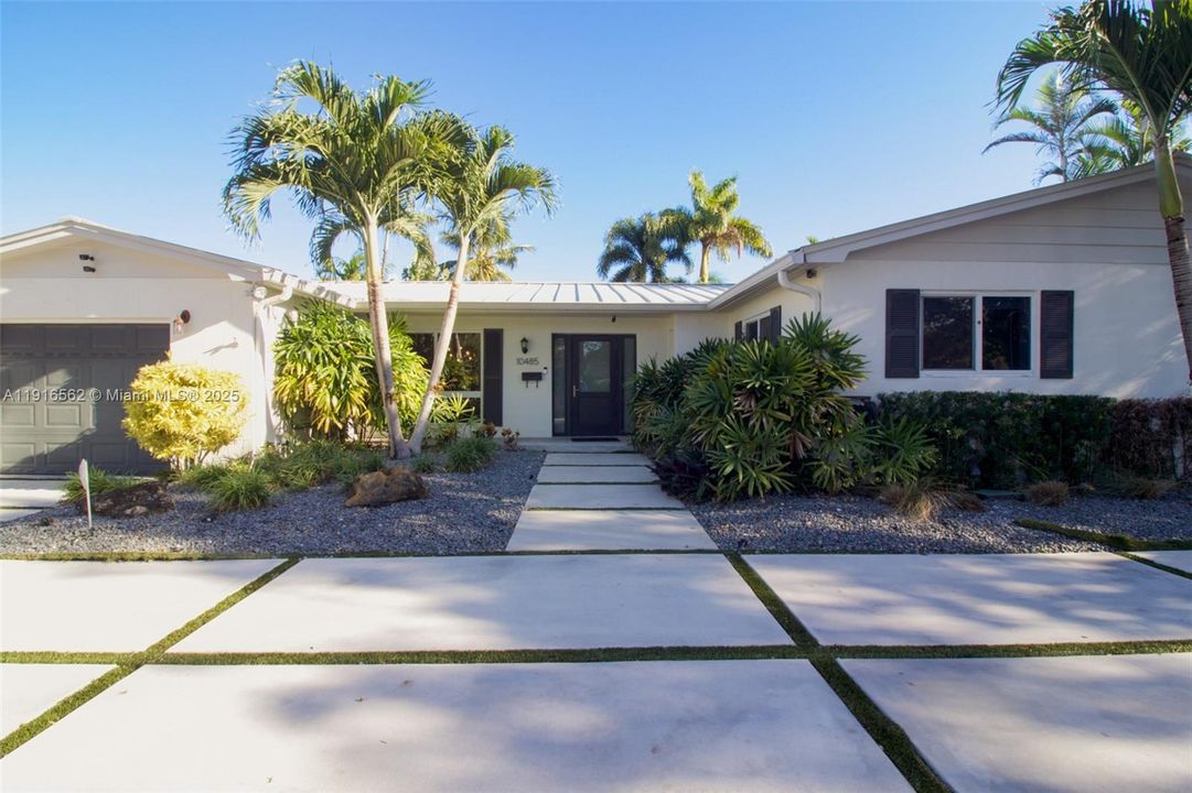 For Sale: $995,000 (4 beds, 2 baths, 2406 Square Feet)