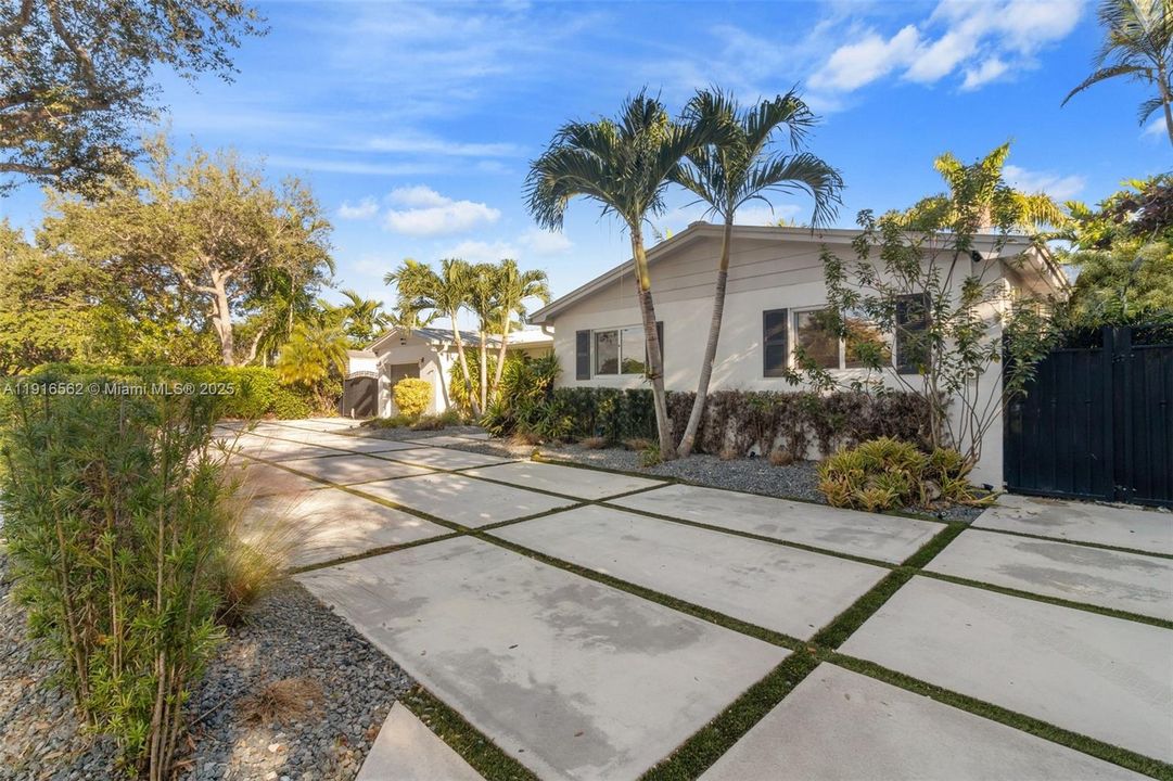 For Sale: $995,000 (4 beds, 2 baths, 2406 Square Feet)