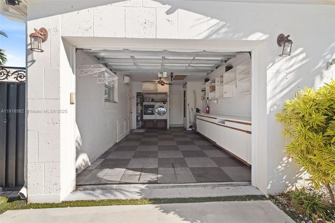 For Sale: $995,000 (4 beds, 2 baths, 2406 Square Feet)