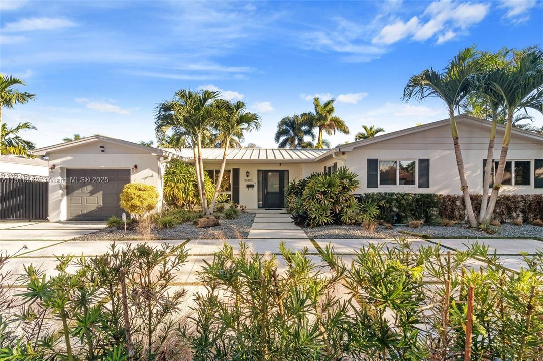 For Sale: $995,000 (4 beds, 2 baths, 2406 Square Feet)