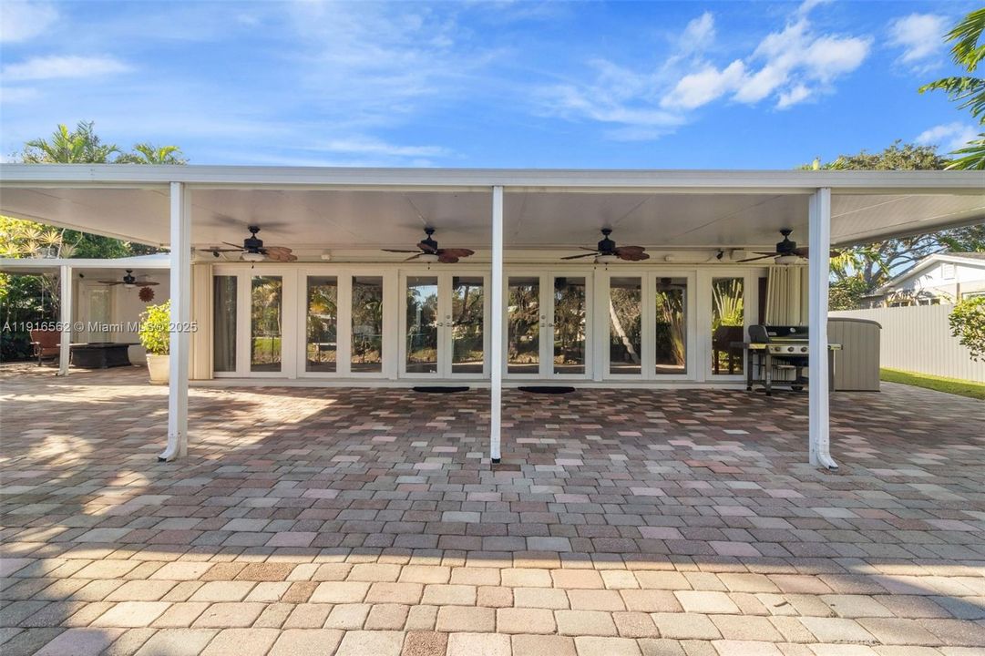 For Sale: $995,000 (4 beds, 2 baths, 2406 Square Feet)