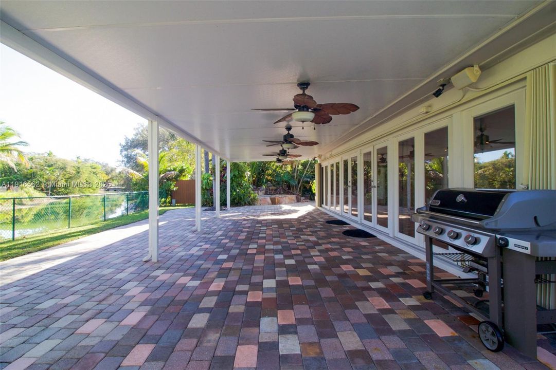 For Sale: $995,000 (4 beds, 2 baths, 2406 Square Feet)