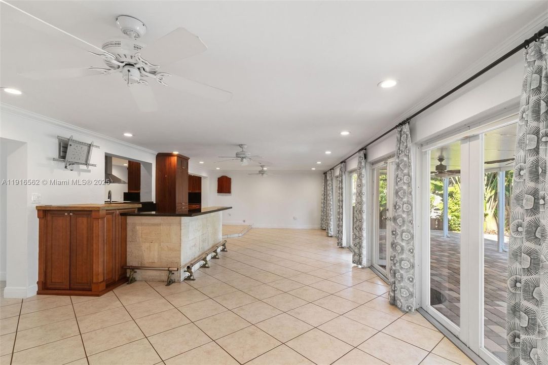 For Sale: $995,000 (4 beds, 2 baths, 2406 Square Feet)