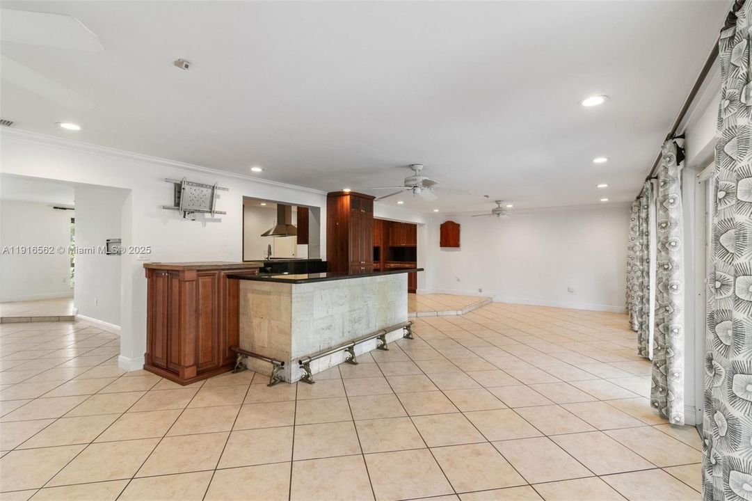 For Sale: $995,000 (4 beds, 2 baths, 2406 Square Feet)