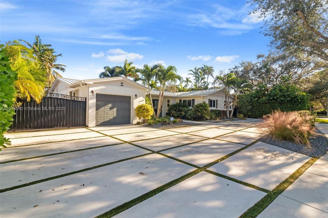 For Sale: $995,000 (4 beds, 2 baths, 2406 Square Feet)