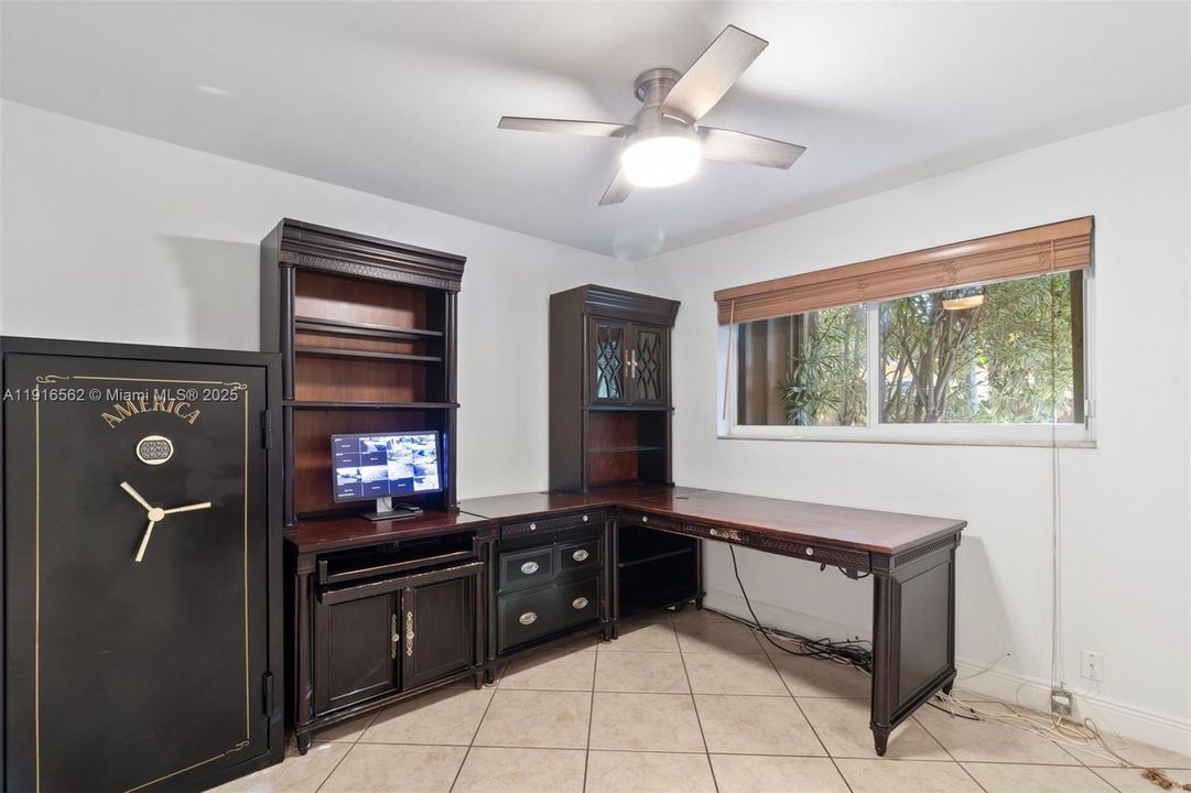 For Sale: $995,000 (4 beds, 2 baths, 2406 Square Feet)