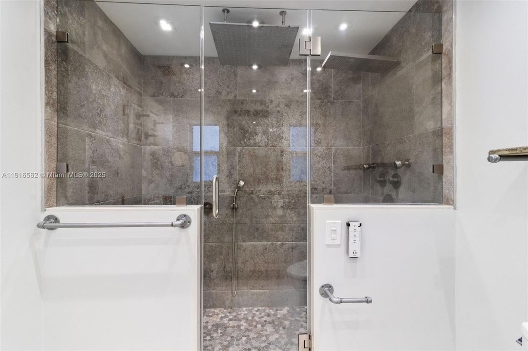 For Sale: $995,000 (4 beds, 2 baths, 2406 Square Feet)