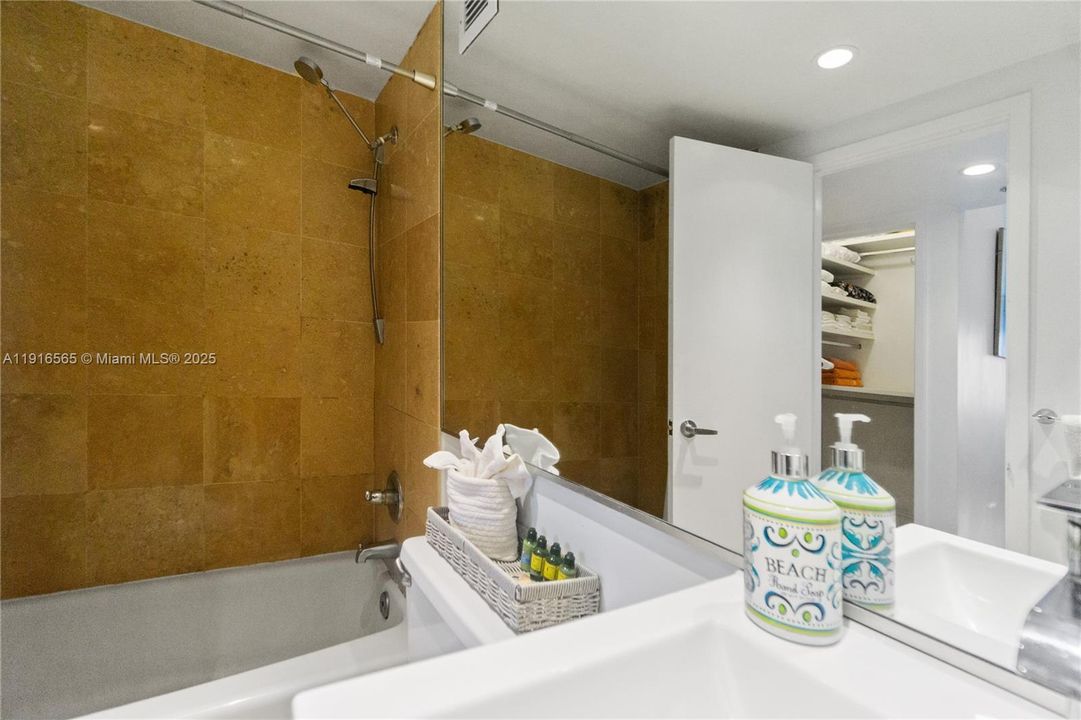 For Rent: $8,300 (2 beds, 2 baths, 1190 Square Feet)