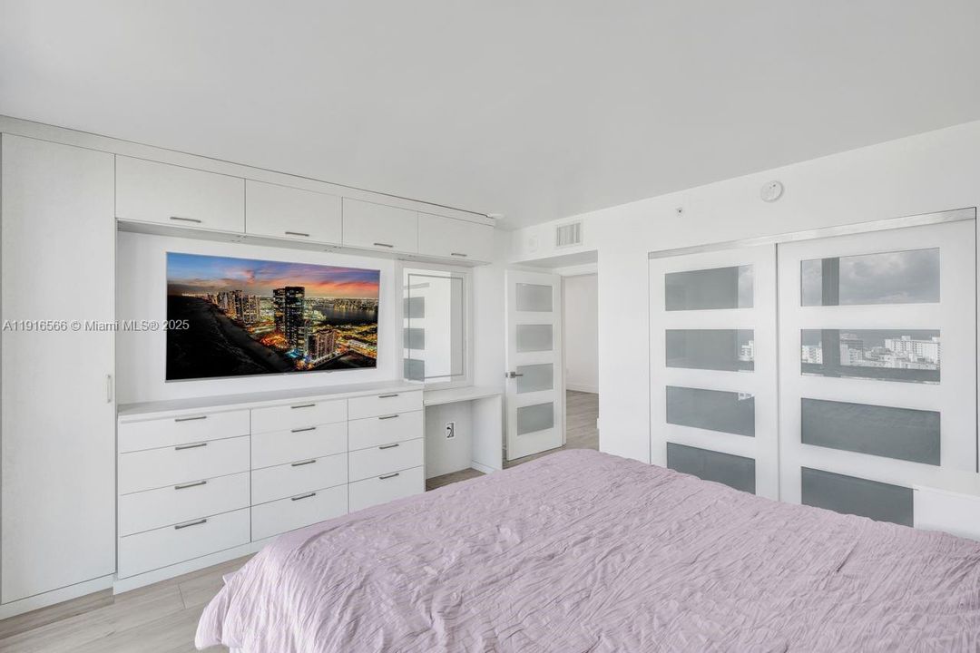 For Sale: $835,000 (1 beds, 1 baths, 740 Square Feet)