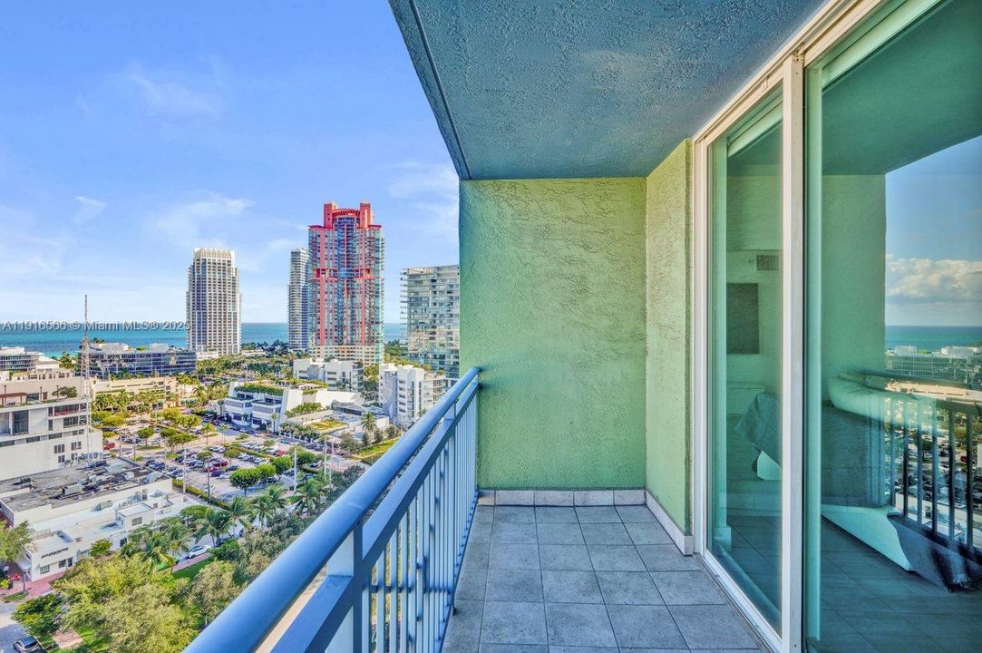 For Sale: $835,000 (1 beds, 1 baths, 740 Square Feet)