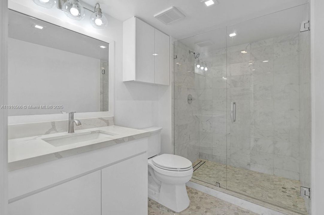For Sale: $835,000 (1 beds, 1 baths, 740 Square Feet)