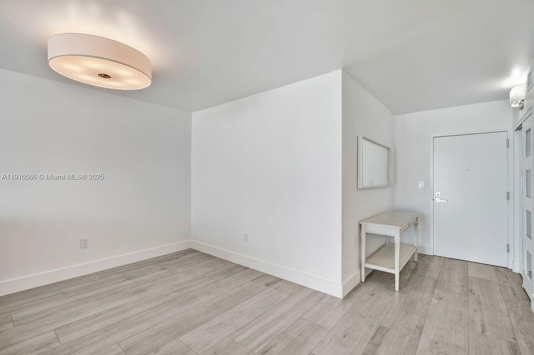For Sale: $835,000 (1 beds, 1 baths, 740 Square Feet)