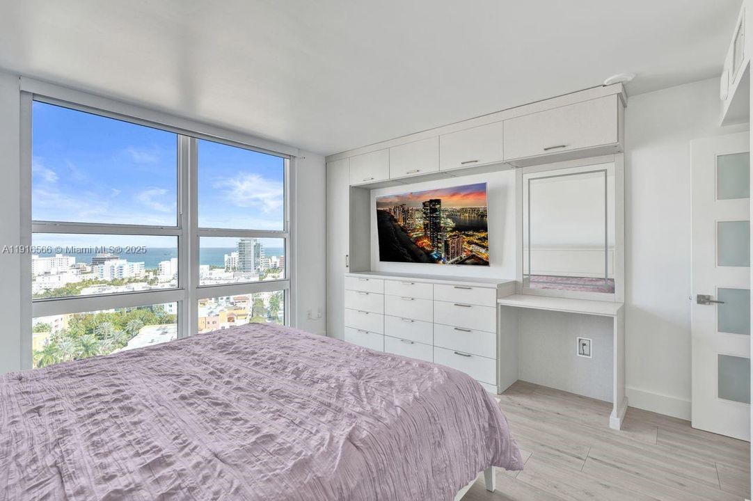 For Sale: $835,000 (1 beds, 1 baths, 740 Square Feet)