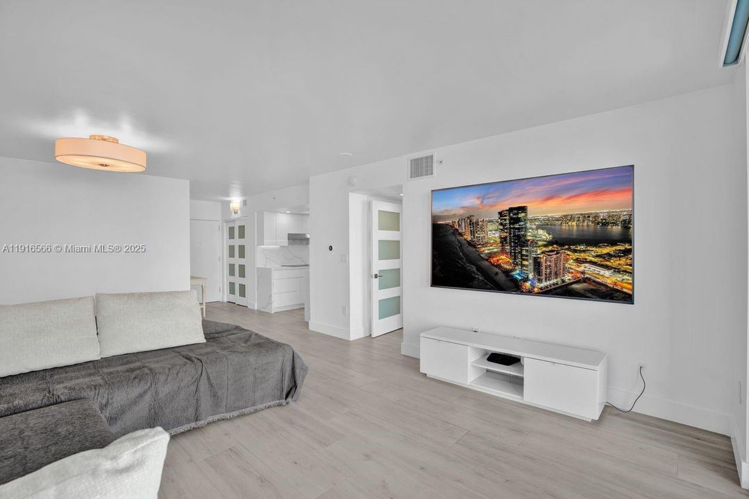 For Sale: $835,000 (1 beds, 1 baths, 740 Square Feet)