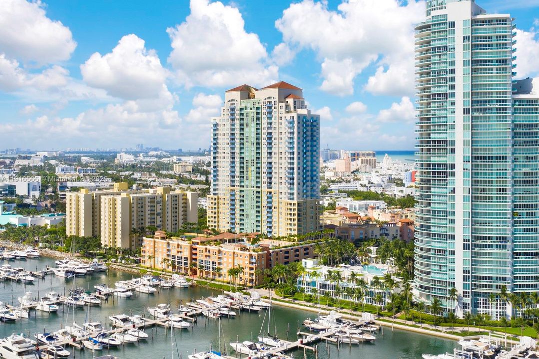 For Sale: $835,000 (1 beds, 1 baths, 740 Square Feet)