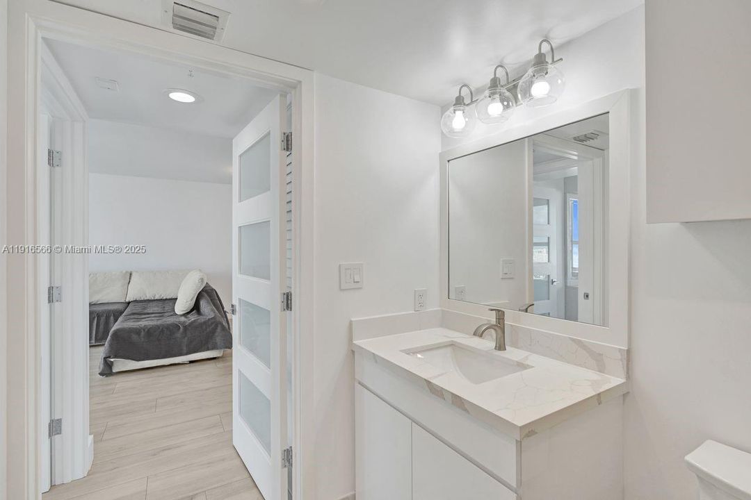 For Sale: $835,000 (1 beds, 1 baths, 740 Square Feet)