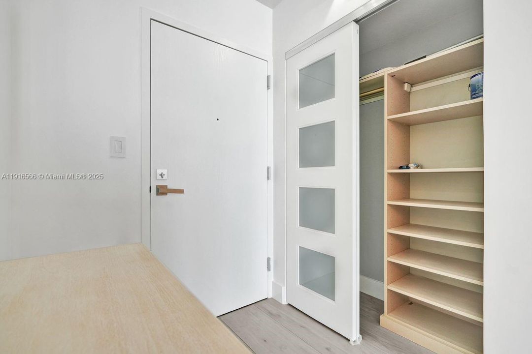 For Sale: $835,000 (1 beds, 1 baths, 740 Square Feet)