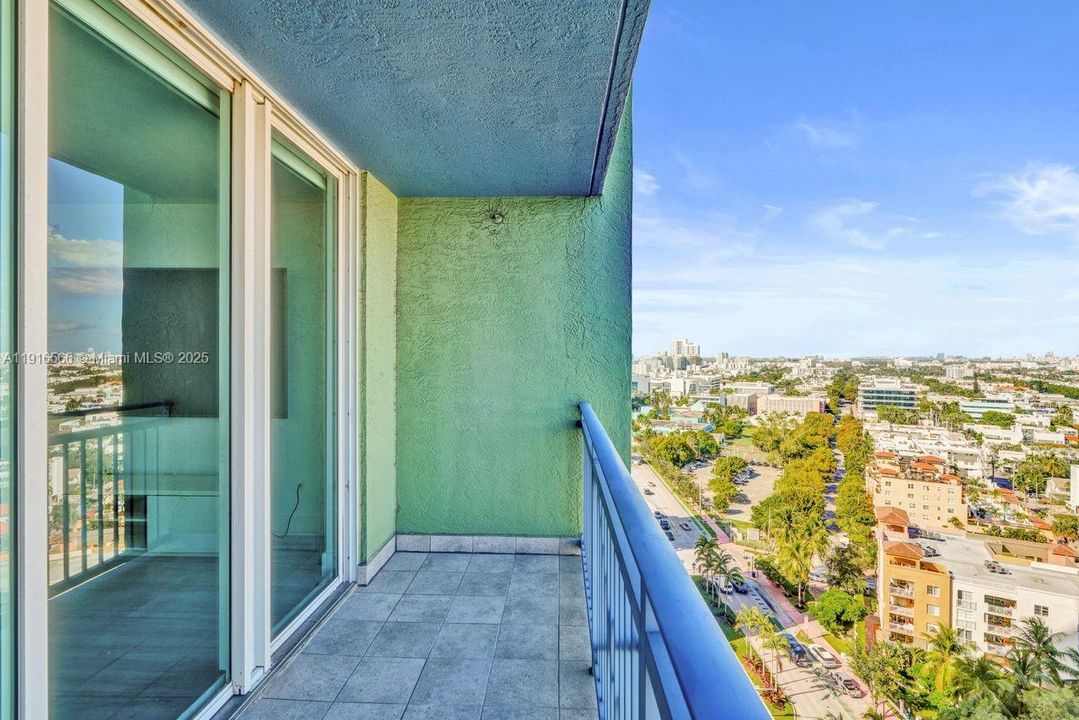 For Sale: $835,000 (1 beds, 1 baths, 740 Square Feet)
