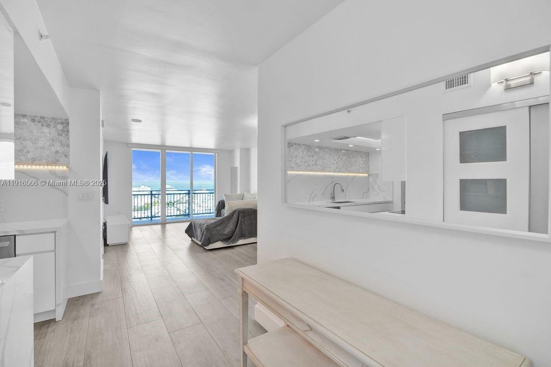 For Sale: $835,000 (1 beds, 1 baths, 740 Square Feet)