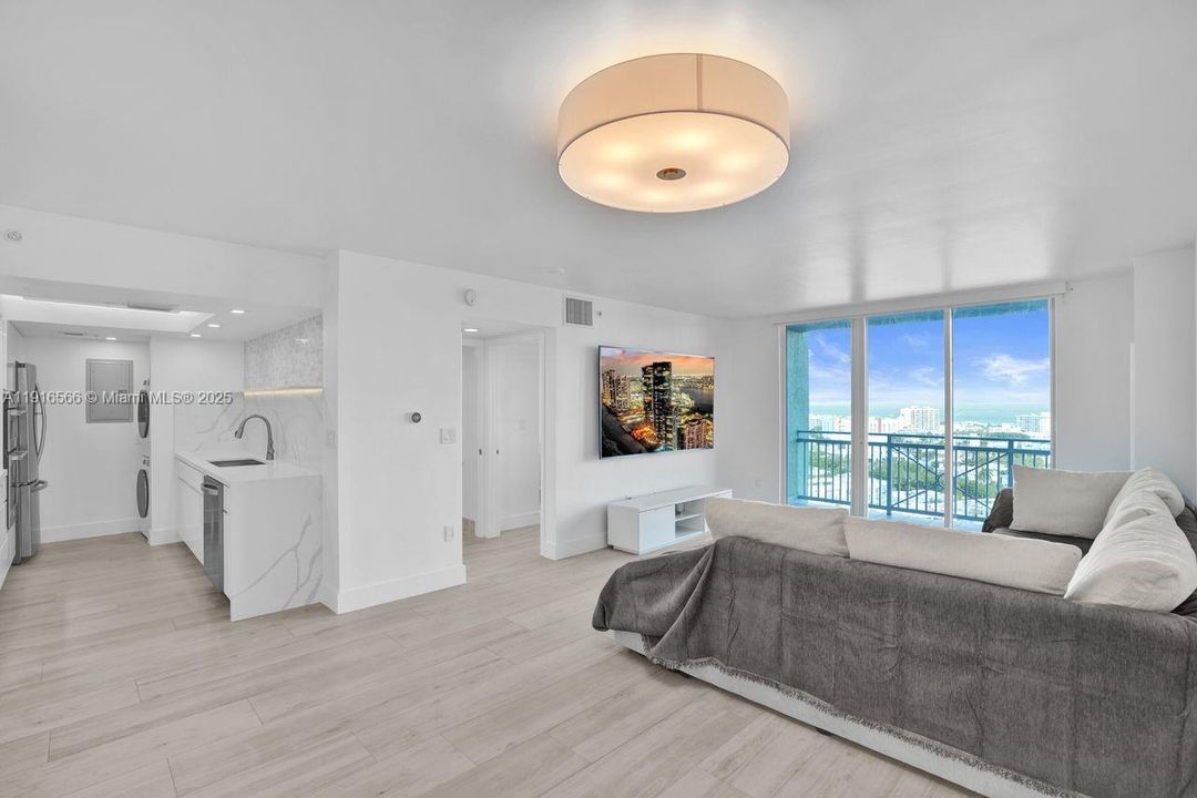 For Sale: $835,000 (1 beds, 1 baths, 740 Square Feet)