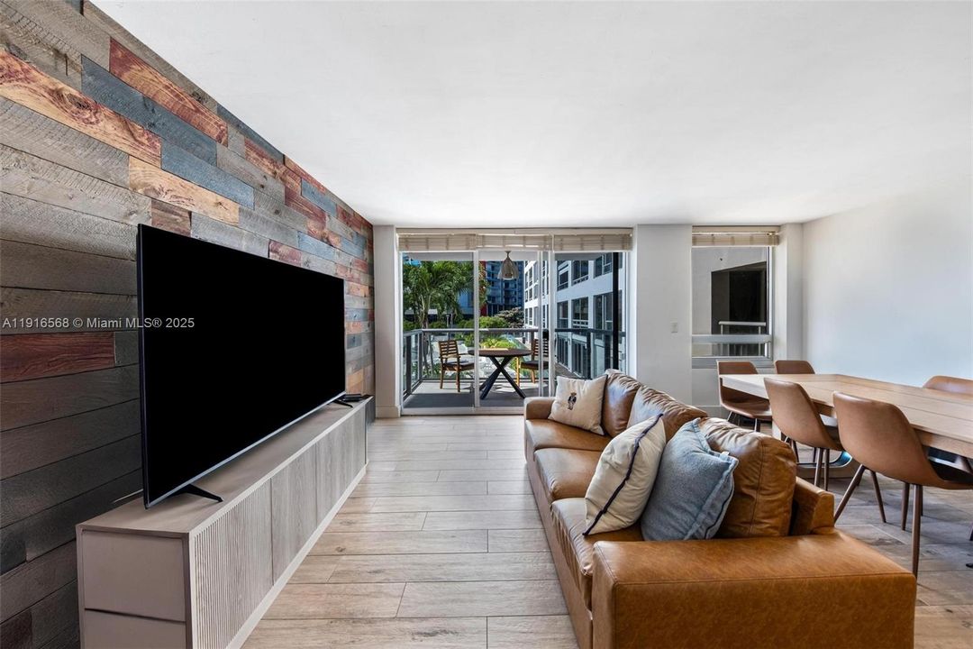 For Sale: $649,500 (1 beds, 2 baths, 1117 Square Feet)