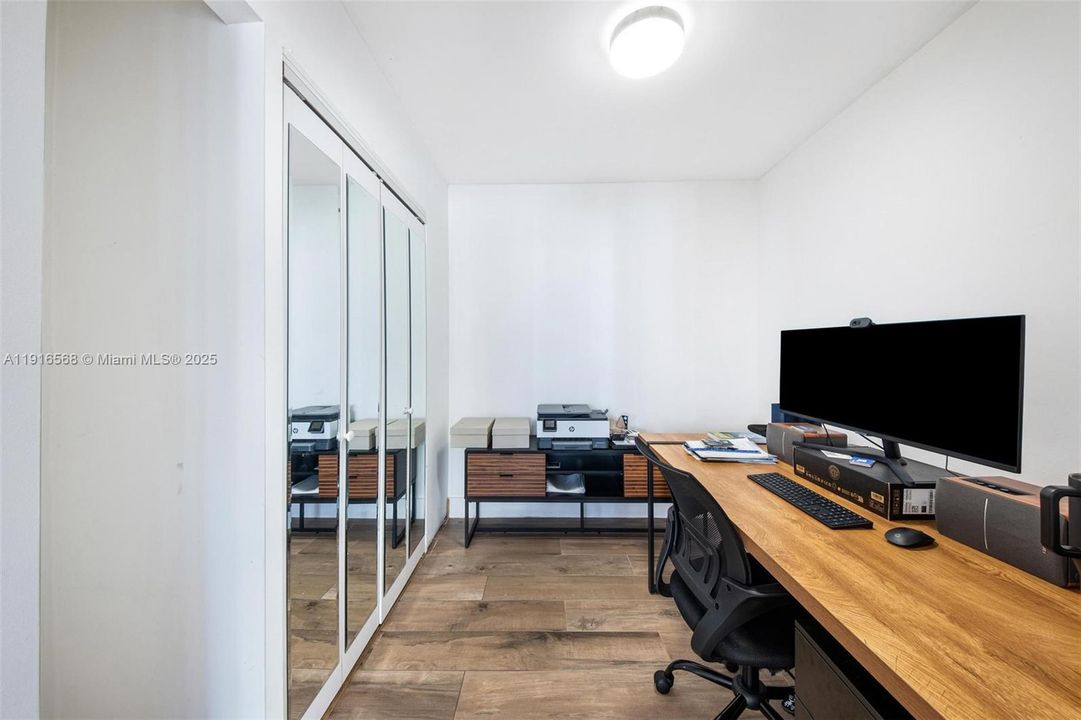 For Sale: $649,500 (1 beds, 2 baths, 1117 Square Feet)