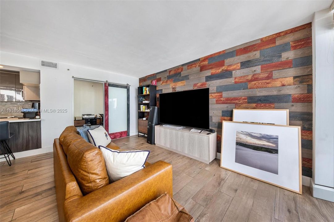 For Sale: $649,500 (1 beds, 2 baths, 1117 Square Feet)