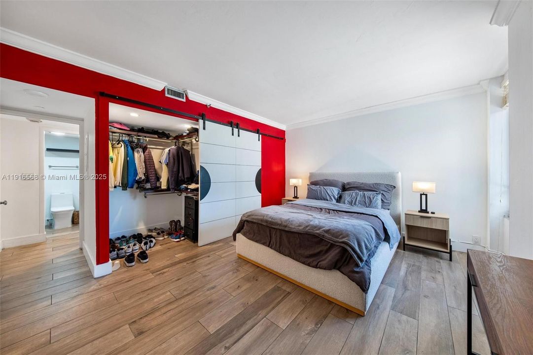 For Sale: $649,500 (1 beds, 2 baths, 1117 Square Feet)