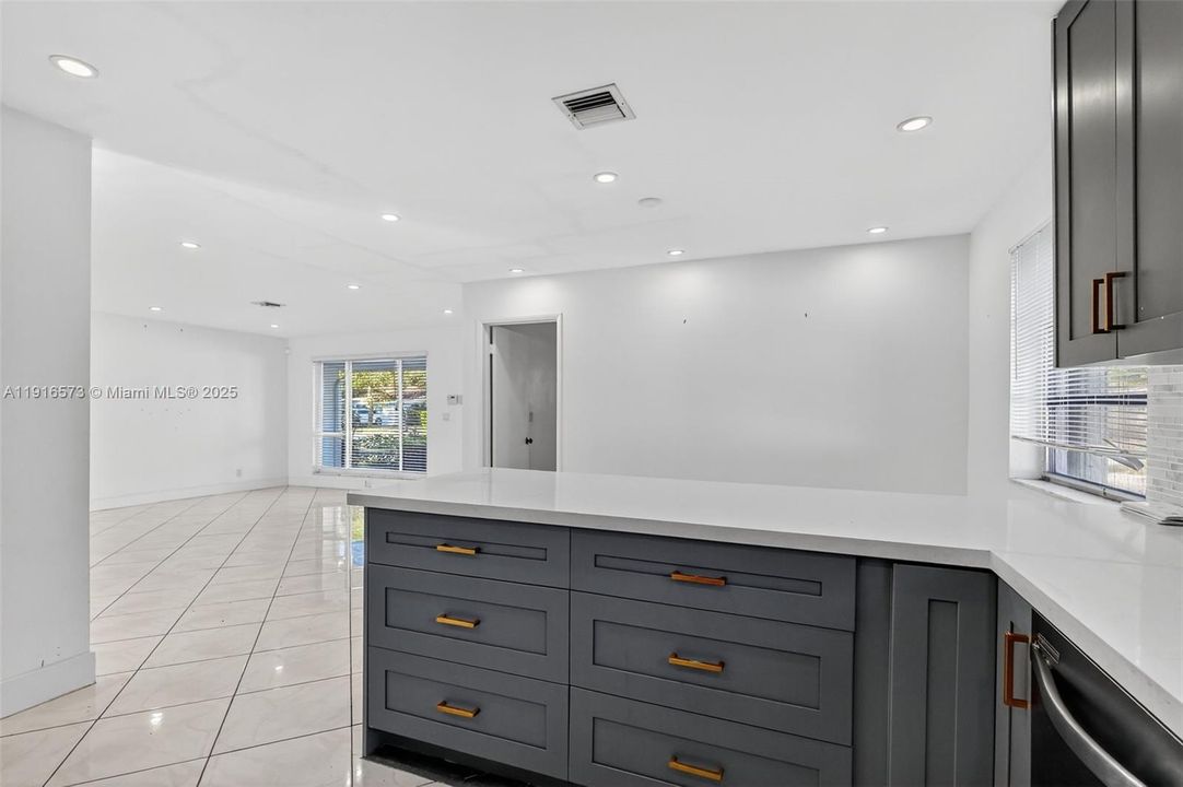 Active With Contract: $546,000 (3 beds, 2 baths, 1585 Square Feet)